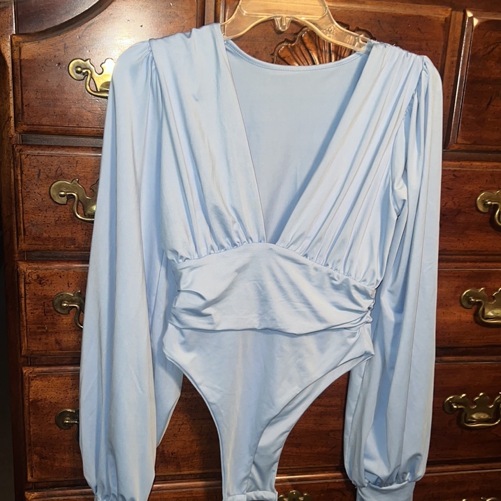 New without tags never worn XL light blue long sleeve pleated v neck bodysuit - Picture 2 of 10